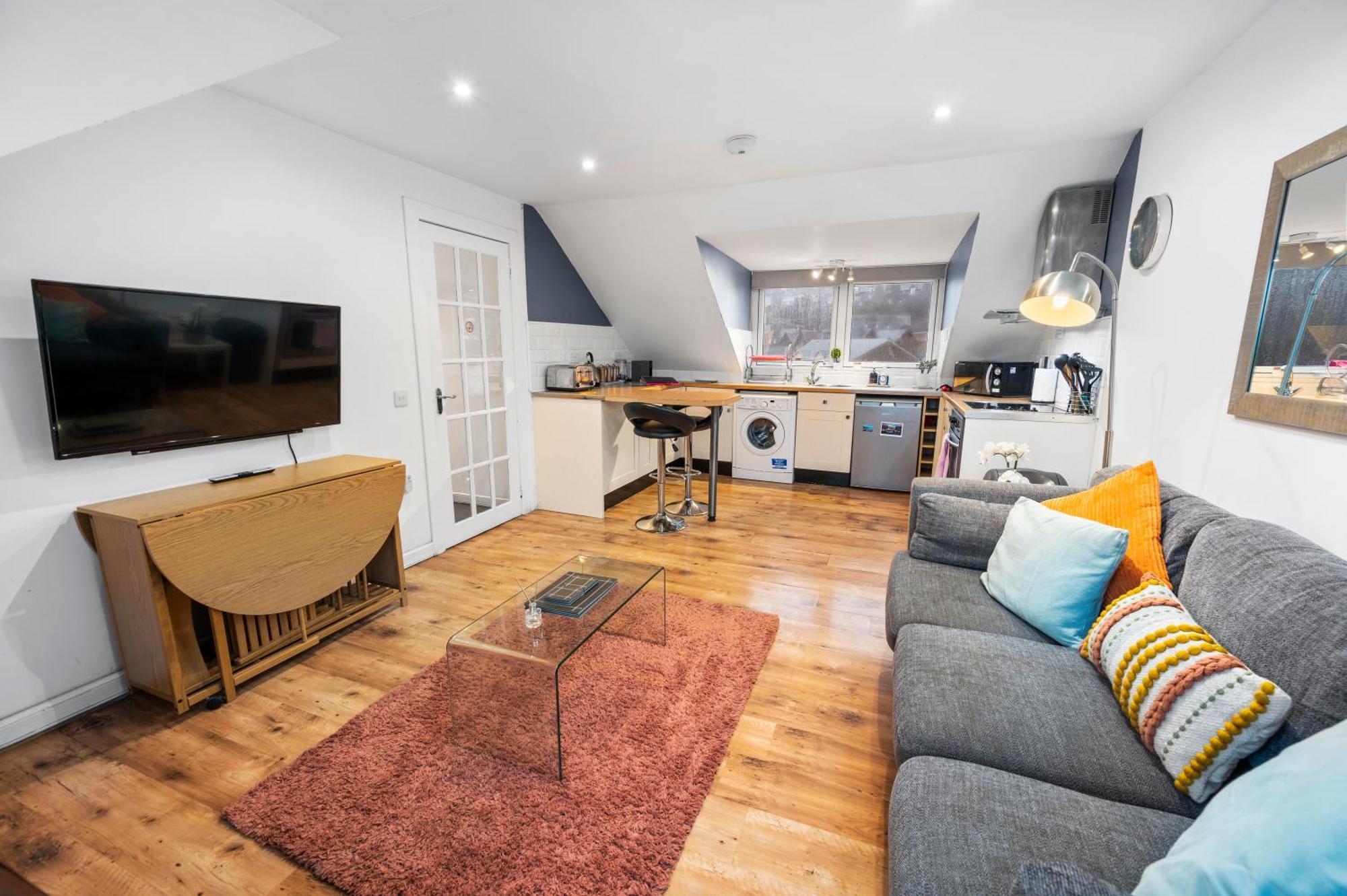 Beautiful 2br With Mccaigs Tower Views Oban